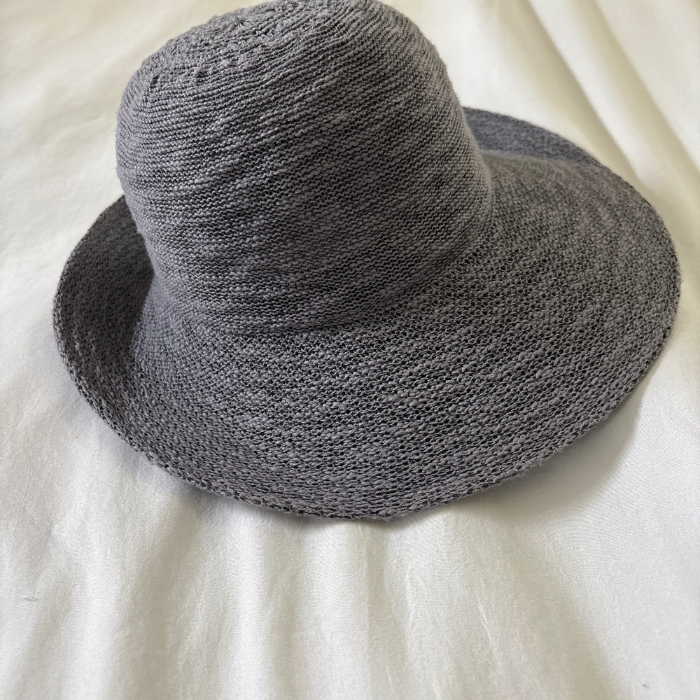 Shihreen brimmed hat